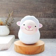 微笑小羊不倒翁 療癒可愛公仔擺飾 手工小木雕