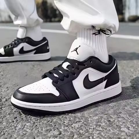 Nike Air Jordan 1 Low Black and White Low-top Casual Shoes with Anti-Slip and Wear-resistant Rubber 