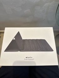 Apple ipad pro  10.5   smart Keyboard