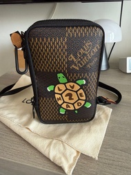 LV x Human made Nigo 烏龜圖案 小斜孭袋