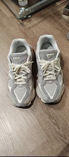 New Balance 9060 灰色運動鞋