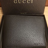 全新 保證真品 Gucci 牛皮 咖啡色 男用 基本款 短夾 皮夾 真皮 荔枝紋 多信用卡 正品 輕防刮 薄型 特價優惠  有四證件暗層 六格信用卡 二層鈔票夾  尺寸:  12.5*9.5 厚度2 公分 （荔枝紋的牛皮有防刮功能）  保證真品...(購於日本專櫃) 可拍購證.刷卡單 (只顯示店家資訊及總金額)  附 品牌卡 禮盒、原廠提袋