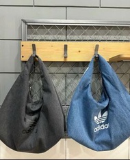 【現貨】Adidas阿迪達斯牛仔雲朵包 全新帶牌 Large Capacity 可手提單肩包 附可拆卸零錢包 灰/藍兩色可選