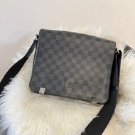 LV District 棋盤格郵差包