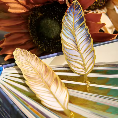 1 Pc Vintage Feather Metal Bookmark With Bronzing Chain Pendant Literary Gift For Book Lovers Reader