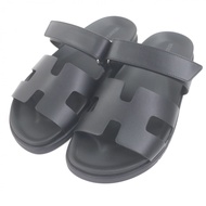 全新未使用 □HERMES H222100Z Cypres 皮革拖鞋/浴室拖鞋，2022 年款，H 標誌圖案，黑色，39.5 碼，意大利製造，男士，帶盒子和防塵袋。