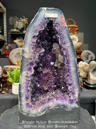 high amethyst geode with calcite 五行“金” 🪵💯天然紫晶洞 紫度深美 薄皮蓝玛瑙边 方解石共生 些许钛晶共生  (如定制实木底座另加RM60)

高height: 3