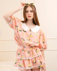 Wila-Squeezy Short Sleeves Blouse เสื้อเชิ้ตแขนสั้นปกคอบัว ทรงoversize แขนตุ๊กตา พิมพ์ลายมะนาวโทนสีพีช สไตล์วินเทจ