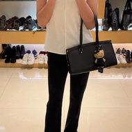 LV黑EPI三角肩背包 上班包