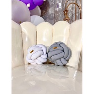 Small knot pillow