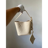 Lv all in bb Milkshake White, all
Super Beautiful Super Gentle, Breathing Milk, High-End Extravagant