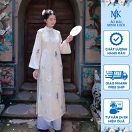Innovative ao dai, 4-panel ao dai made of silk material embroidered with sharp, luxurious embossed f