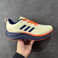 Adidas GORE-TEX 運動鞋