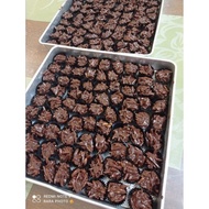 chocolate almond cluster premium crunchy 100% beryls