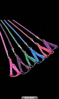 接受預訂：寵物用品狗狗牽引繩泰迪博美小型犬專用狗繩子幼犬遛狗繩狗鏈背帶。Size:1cm帶寬，帶長110cm，可調節胸圍23cm至37cm(適合2斤至6斤的貓貓狗狗使用)售價$28一條(這貨品價格已經