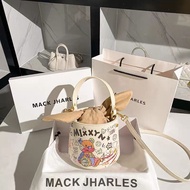 MACK JHARLES Bear Graffiti Bucket Bag กระเป๋าสะพายไหล่สไตล์เกาหลีกระเป๋าถืออเนกประสงค์กระเป๋าสะพายข้
