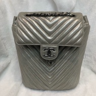 Chanel 銀色V紋背囊 XC245