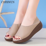 CDFHWUN รองเท้าแตะผู้หญิงขนาดใหญ่พื้นหนารองเท้าส้นเตี้ยสำหรับผู้หญิงรองเท้าแตะลำลองฤดูร้อนรองเท้าแตะ