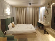 Rumah 100 m² dengan 1 bilik tidur dan 1 bilik mandi peribadi di Chitrakoot (Cozy studio by 4 House B