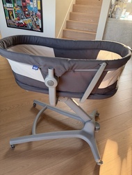 Chicco hug  baby crib bassinet