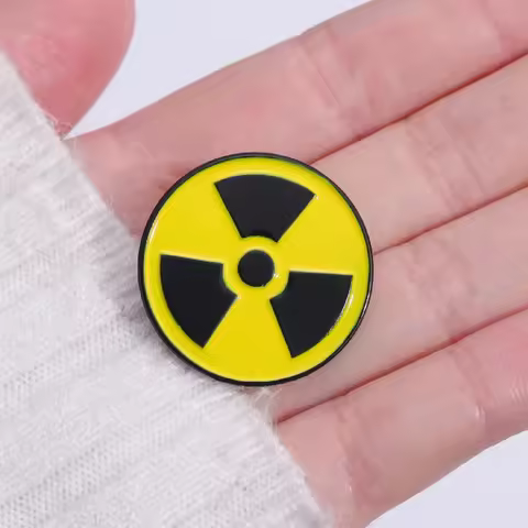 Creative Radioactive Radiation Badge Brooch Fashion Creative Chemical Element Backpack Jeans Accesso