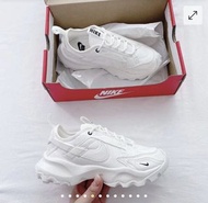 100%全新 現貨 Nike White Chunky Sneakers TC7900