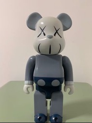 Kaws bearbrick 400% 06南青山