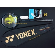 Yonex ไม้แบดมินตันโวลต์ริก Z-Force II ไม้แบดมินตันมืออาชีพทนทานเต็มรูปแบบไม้แบดมินตันคาร์บอนสำหรับผู้ใหญ่ (พร้อมกระเป๋าเชือกและด้ามจับไม้เทนนิส)