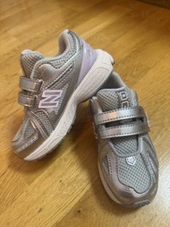 New Balance 兒童運動鞋