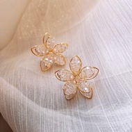 A001 Stacked zircon earrings by yuma