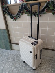 Japan 🇯🇵 日本 100% NEW Hinomoto 靜音轆 YKK Japanese brand silent wheel WHITE COLOR Polycarbonate Expandab