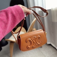 Tee Fashion Is Otional Camera beg Contracted