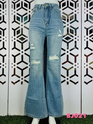 Niyom jeans รุ่น BJ021 กางเกงยีนส์ผู้หญิง ทรงขาม้า สียีนส์อ่อน ฟอก เเต่งเฟด ผ้าไม่ยืด เเต่งขาด