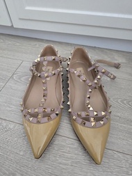 Valentino 窩釘平底鞋37