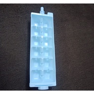 Khay Làm Đá Xoay Tủ Lạnh HITACHI Vỉ Làm Đá Viên Tủ Lạnh Hitachi Chuẩn Theo Tủ Khay Làm Đá Rơi Tủ Lạn