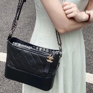 Chanel • Gabrielle 經典黑金流浪包 新中號