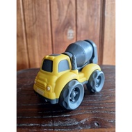 Cement mixer truck toy