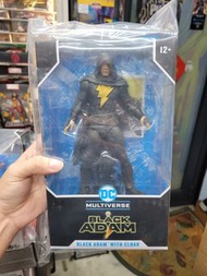 McFarlane Toys DC Multiverse 系列的 7 吋可動模型：《黑亞當》電影版 帶披風黑亞當（Black Adam with Cloak）io