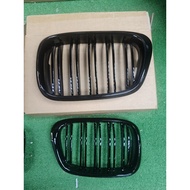 BMW E39 5 SERIES FRONT KIDNEY GRILL GLOSS BLACK
