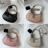 LYN Crossbody Bag กระเป๋าสะพาย ทรงคลัช new 2024 Black 22.5*17*7cm