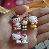 UNGU Sanrio Hello Kitty white bandana figure, Hello Kitty purple hat etc.