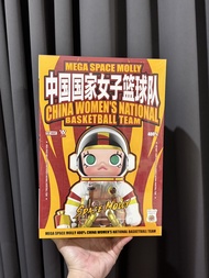 POPMART MEGA SPACE MOLLY 400% มอลลี่ แอกชั่น ฟิกเกอร์ China National Womens Basketball Team ของแท้ จ