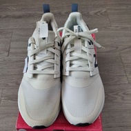 Walking White Shoes UA900AR2