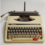 English typewriter vintage retro printable typeable vintage machinery - Flying Fish 88TR