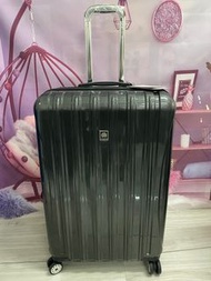 Delsey 30 inch expandable luggage 79 x 50 x 30-4cm