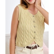 Hollyque - Jolly cropped knitted vest | เสื้อกั๊กไหมพรมถัก แขนกุด ทรงครอปหลวม