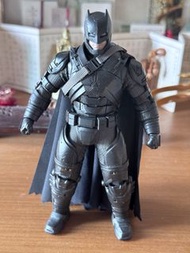 DC BVS 1/12 Batman 閃回重甲蝙蝠俠