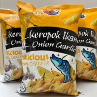 KEROPOK IKAN ONION GARLIC WHALE BRAND 70g