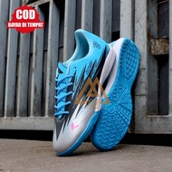 SEPATU OLAHRAGA FUTSAL PRIA SPECS FUTSAL LIGHTSPEED ACCELERATOR 3 GARUDA TOSCA HITAM SILVER FG BBS M