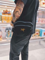 全新🌸 Arcteryx mantis2.5黑金綠肩背包 斜背包腰包 防水戶外登山男女背包